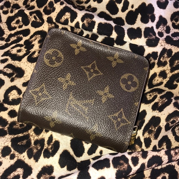 CERTIFIED AUTHENTIC LV Compact Wallet - Picture 2 of 8